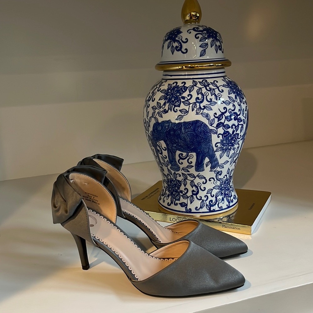 Beautiful heels with bow